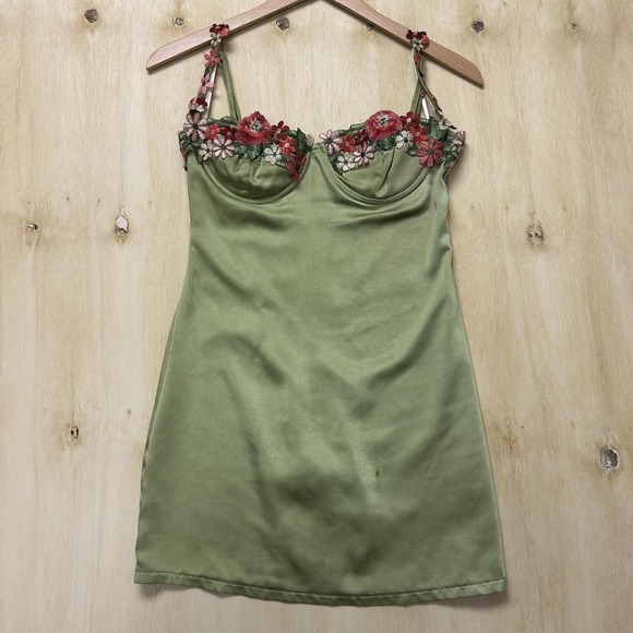 Princess Polly Dresses & Skirts - Princess Polly Dress Womens 4 Green Floral Embroidered Satin Slip Mini Party